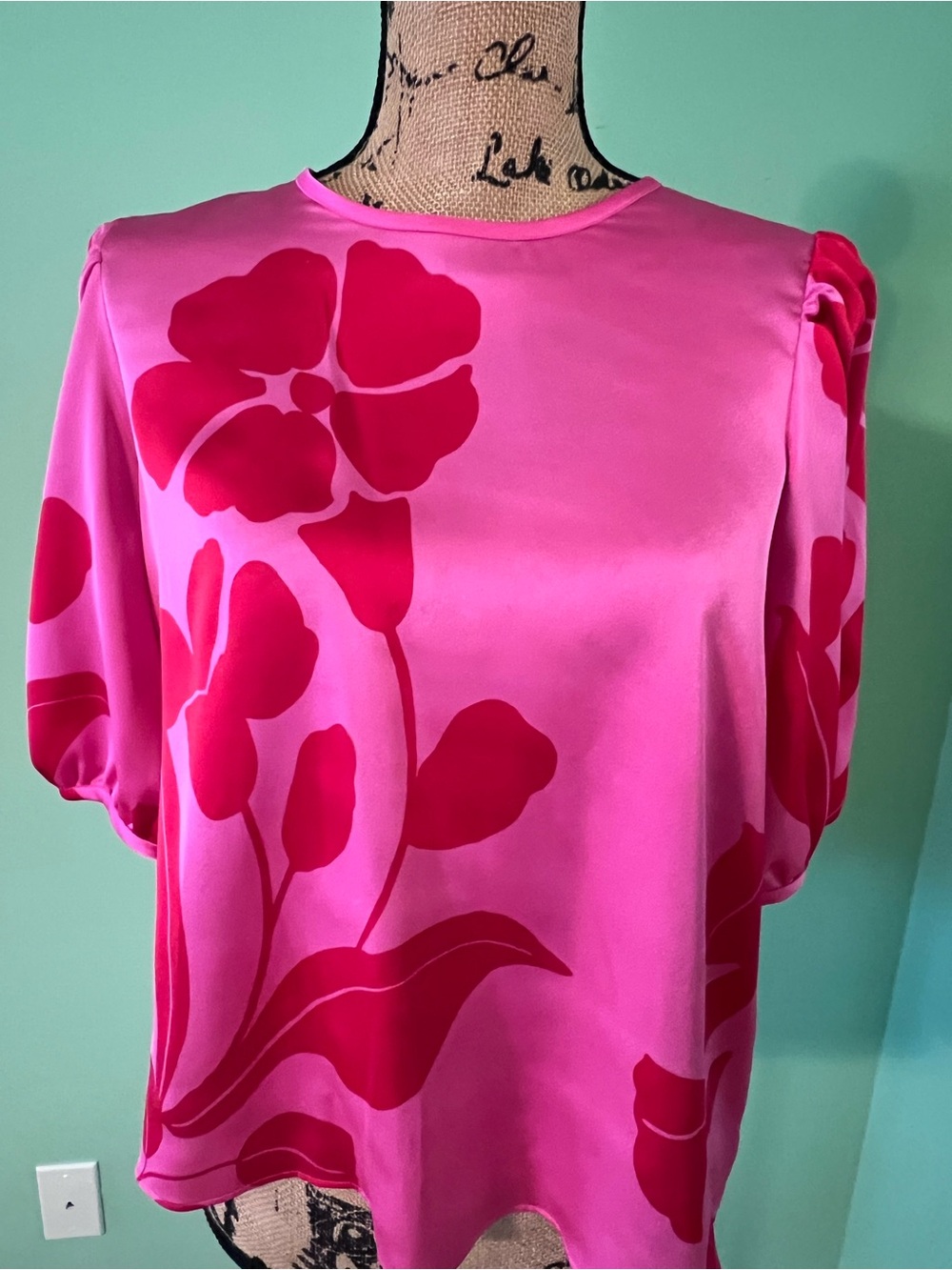 Ann Taylor Pink Floral Short Sleeve Silk-Like Blouse